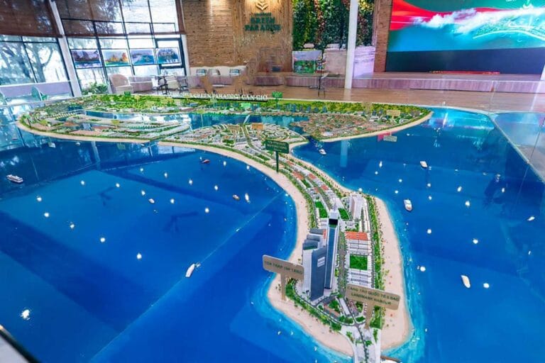 Sa bàn dự án Vinhomes Cần Giờ đặt tại phòng kinh doanh