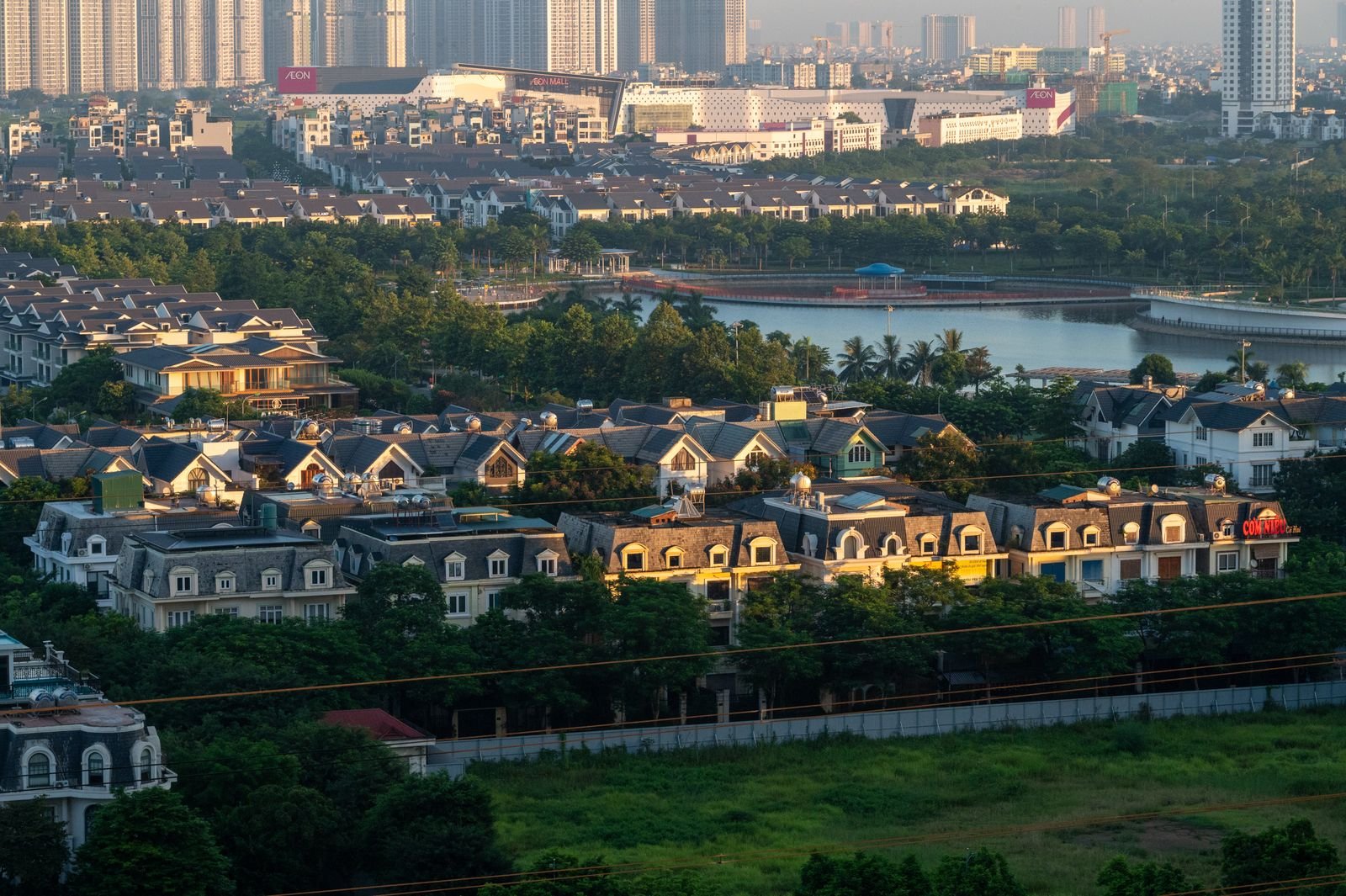 So sánh nhà phố và biệt thự trong khu đô thị kiểu mẫu tương tự Vinhomes Hóc Môn
