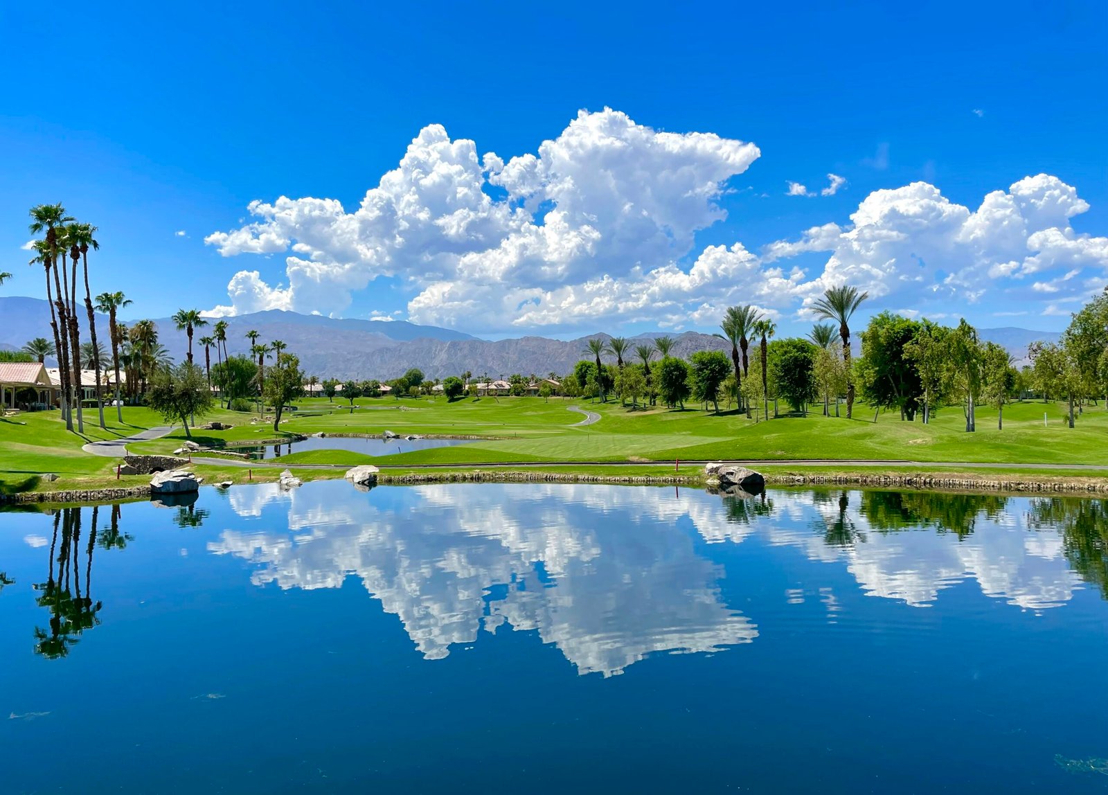 Sân golf Vinpearl Golf Léman 36 hố tại Vinhomes Hóc Môn
