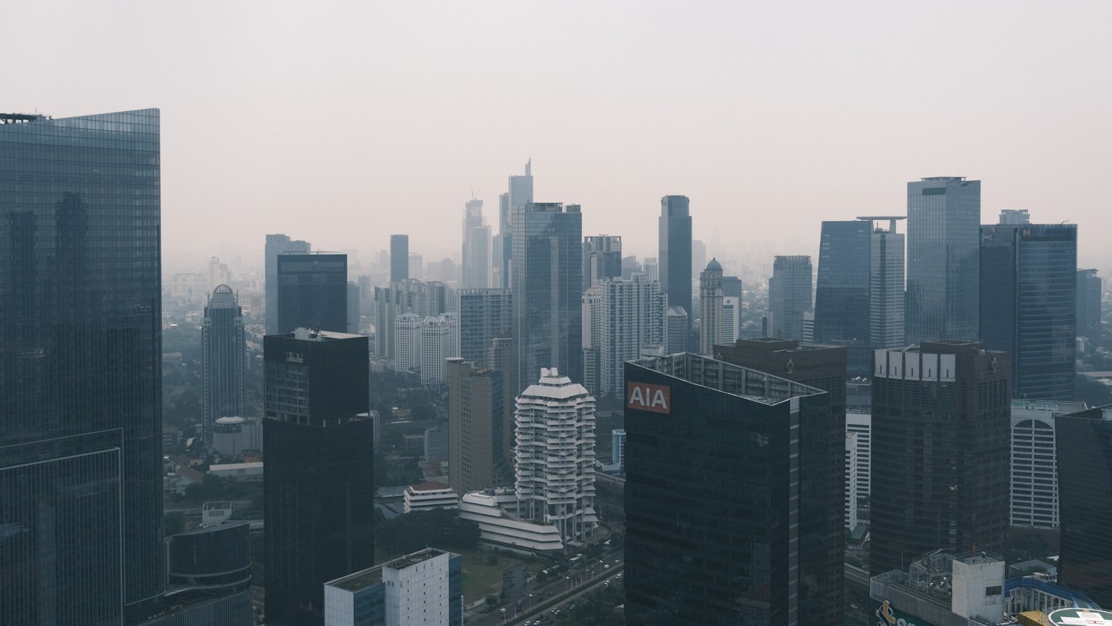 Skyline hiện đại tượng trưng cho định hướng phát triển khu đô thị Vinhomes Hóc Môn
